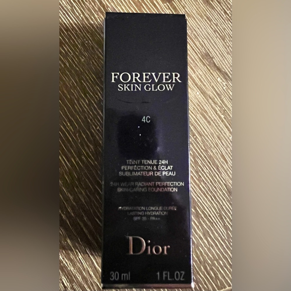DIOR 24-Hr Foundation with SPF 35 (Forever Skin Glow)